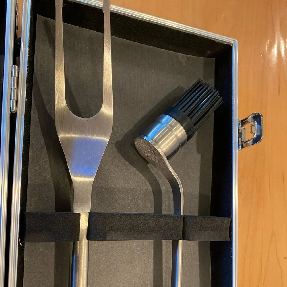 Barbecue tool set